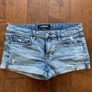 Express Denim Short, Size 6, Shortie Relaxed Low Rise, light blue